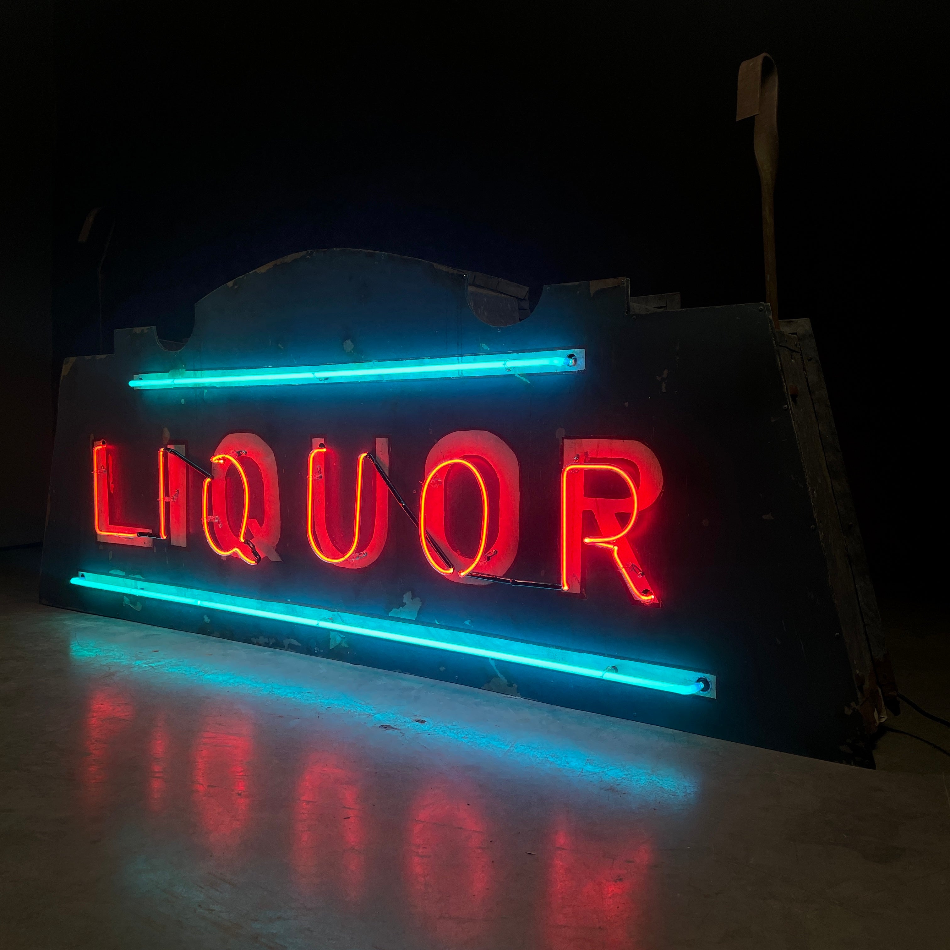 "Liquor" Neon Advertising Sign