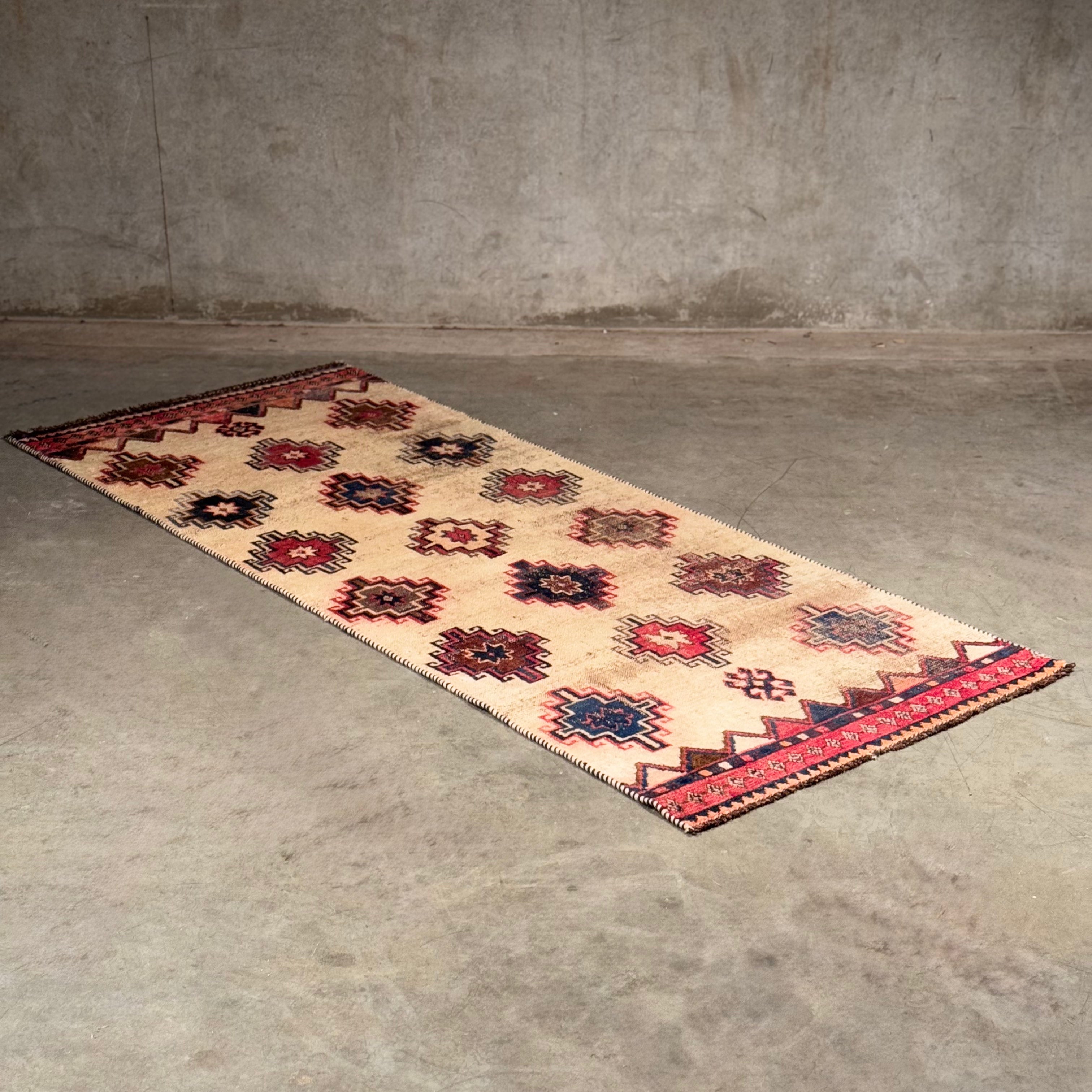 1950 Handmade Shiraz Accent Rug