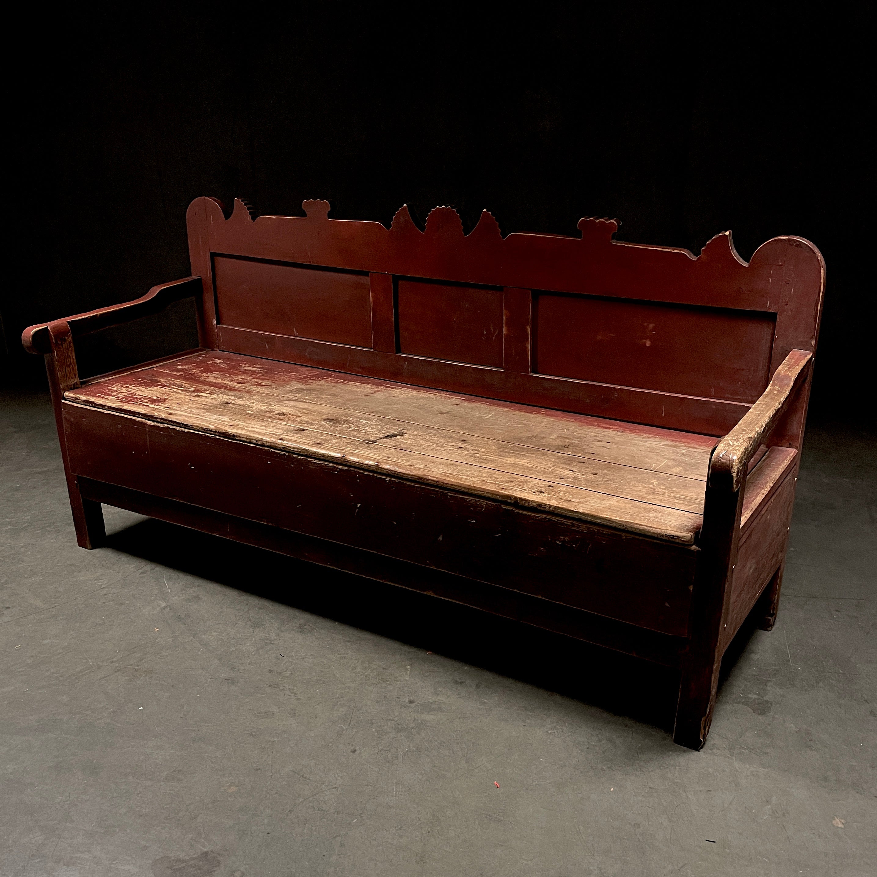 1910 Canadian Prairie Ukrainian Style Lift Top Sleep Bench