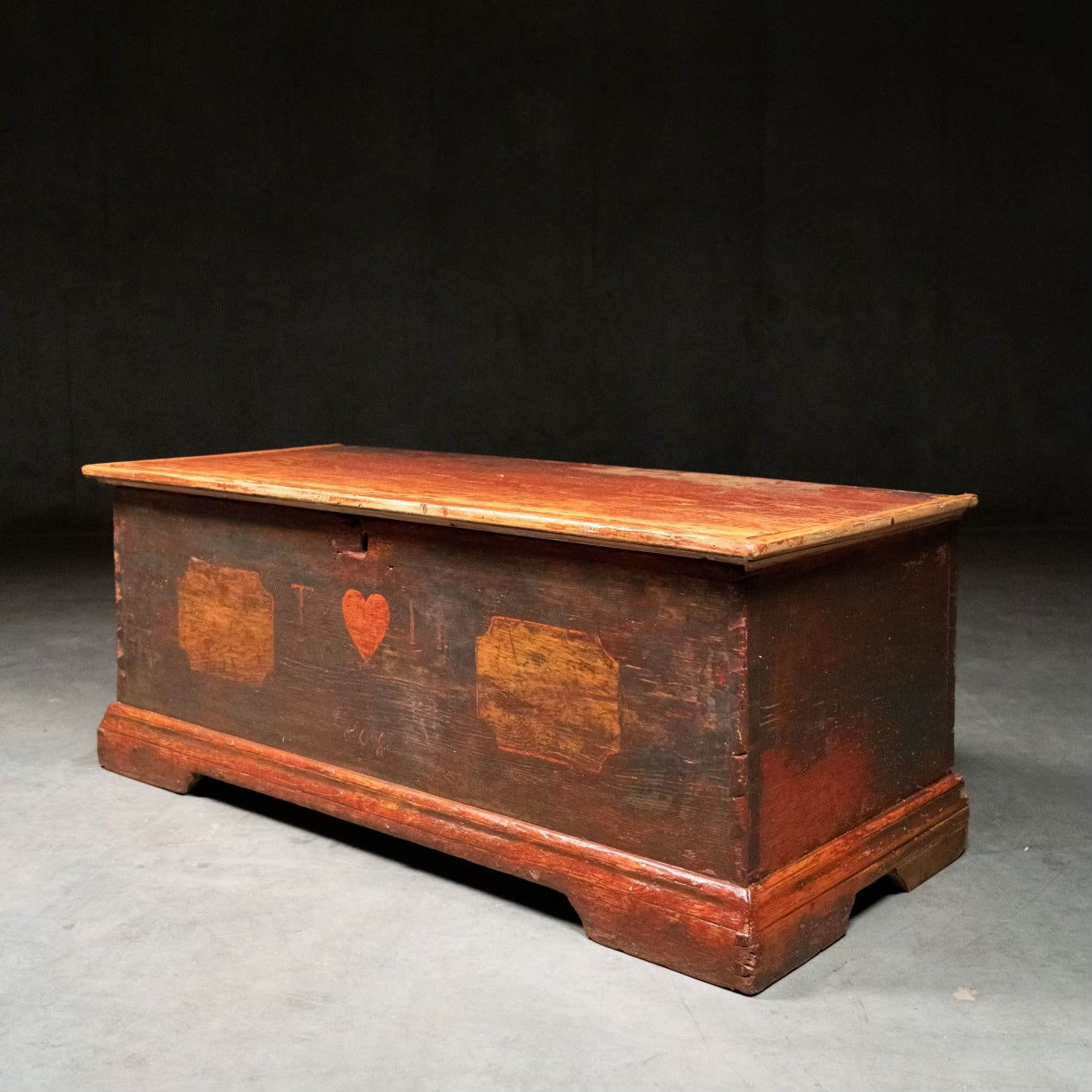 1810 pine decorated blanket chest