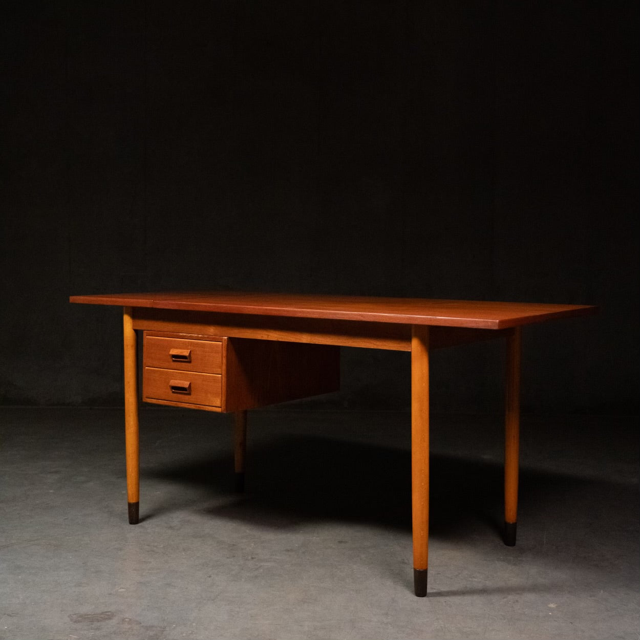 MCM Extendable Teak Desk