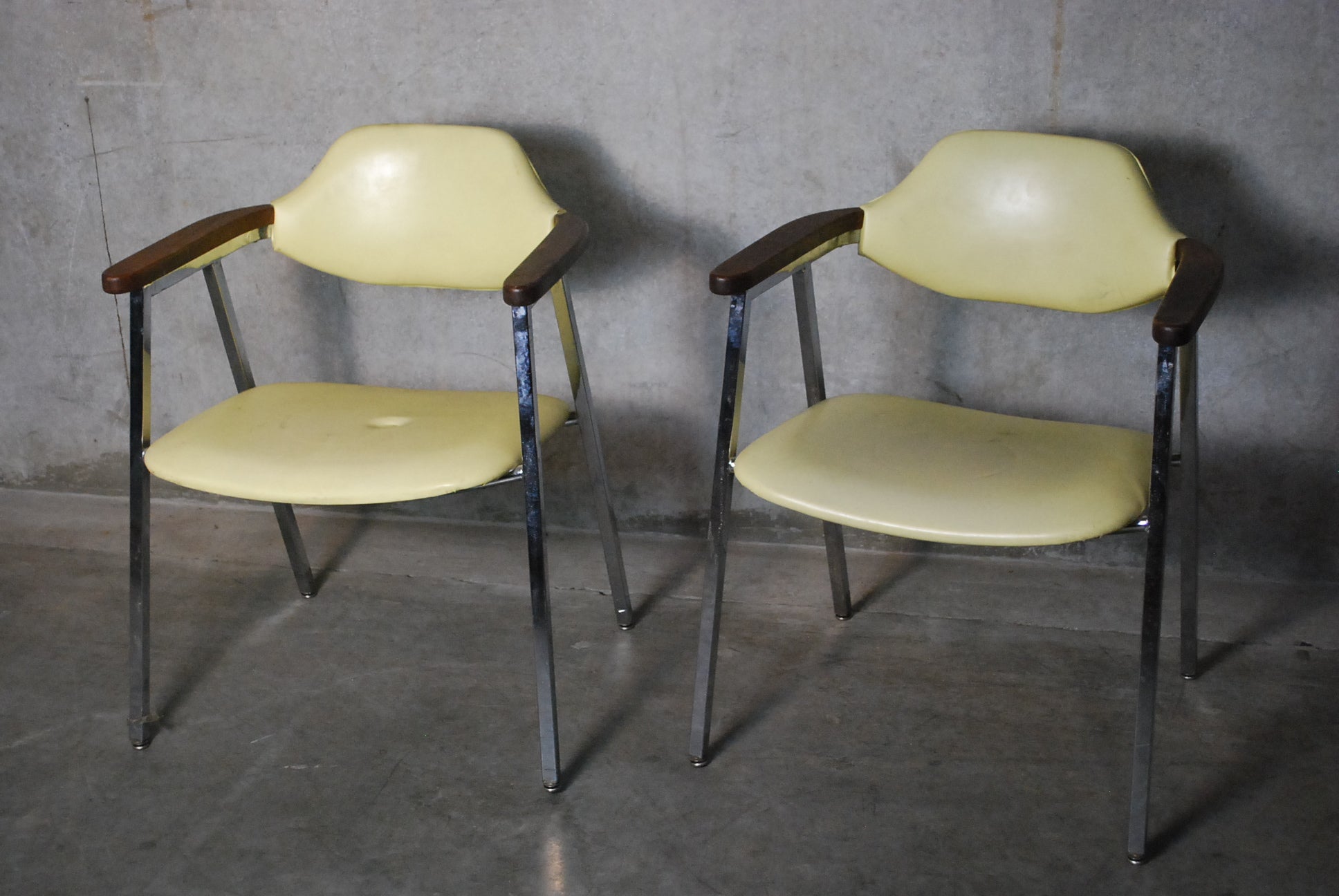 1960's MCM Royal Metal Co Chairs | Scott Landon Antiques and Interiors.
